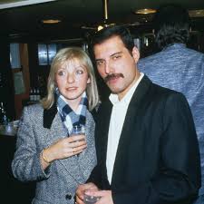 Freddie mercury last days, freddie mercury last photo, freddie mercury funeral, freddie the last days of freddie mercury and funeral 27 november 1991 sub: Freddie Mercury Issued Warning To Mary Austin In Days Before His Death Mirror Online