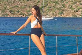 Le café de mes souvenirs. Les Vacances Sexy D Anouchka Delon Et Son Compagnon Julien Dereims