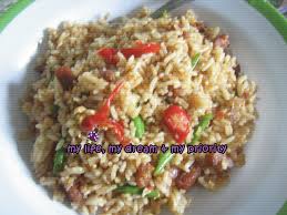 Supaya makin nikmat, anda bisa menambahkan potongan daging ayam ketika mengolahnya. Nasi Goreng Cili Api Daging Burger Kema Kitchen