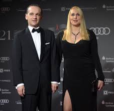 Schauspielerin natalia wörner (53) und außenminister heiko maas (54) sind seit vier jahren glücklich, leben mit ihrem sohn jacob (14) in. Mutmassliche Beziehung Heiko Maas Zeigt Sich In Begleitung Von Natalia Worner Welt