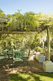 Jo thompson landscape & garden design have established a worldwide reputation as trusted advisors and creative partners to private and commercial planting is soft, relaxed in manner and painterly in style, allowing houses to settle into their space whilst nature in turn settles in all around. Gardening And Landscape Design House Garden