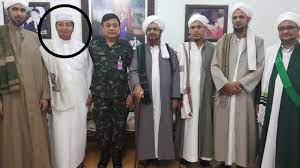 Islam masuk ke dalam istana raja di indonesia 1. Jendral Pek Dari Thailand Masuk Islam Lantaran Karomah Waliyullah Youtube
