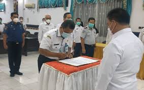 Jun 25, 2021 · ratusan personel gabungan melakukan penertiban pkl di kawasan pasar pandansari. Plt Kepala Satpol Pp Kotim Baru Diminta Segera Razia Miras