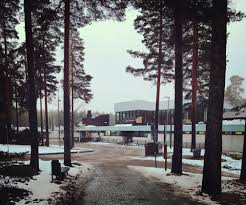Ne, joilla on kumppani, usein. Hyvinkaan Parhaat Sveitsin Uimala 41 Minuuttia Helsinkiin