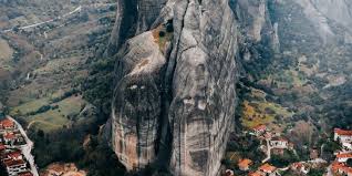 Der name „metéora leitet sich ab von „meteorizo, was so viel wie „in der luft schwebend bedeutet. Seismos 5 9 Rixter Sthn Elassona Epesan Braxoi Apo Ta Metewra Binteo Ellada Iefimerida Gr