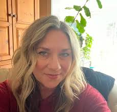 How can we find a building for a resource center and shelter in Apopka?