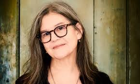 Anne Beard's Instagram, Twitter & Facebook