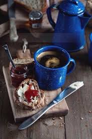 Fruhstucksbrot Mit Marmelade Und Dazu Einen Guten Schwarzen Kaffee Lebensmittel Essen Essen Und Trinken Foto Essen