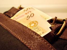 O abono salarial pode conceder até um salário mínimo aos trabalhadores brasileiros com carteira assinada ou funcionários públicos. Abono Salarial 2021 Cnd Federal