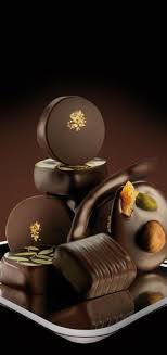 Pin By Blumchen On Bilder Valrhona Chocolate Gourmet Chocolate Chocolate