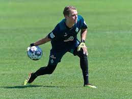 Florian kohfeldt (born 5 october 1982) is a german football manager who manages werder bremen. Werder Bremen Florian Kohfeldt Vertraut Luca Plogmann Kein Ersatz Fur Stefanos Kapino News