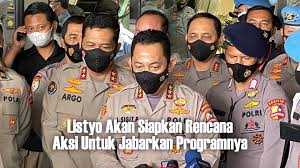 Pengangkatan listyo sebagai kapolri dituangkan dalam keputusan presiden (kepres) republik indonesia nomor 5 tahun 2021 tentang pengangkatan kepala kepolisian negara republik indonesia. Sah Seluruh Anggota Dpr Ri Setujui Komjen Pol Listyo Sigit Menjadi Kapolri Baru