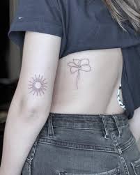 Don't let that vibe that spark die inside you. Minimalist Sun And Flower Tattoo Tattoogrid Net