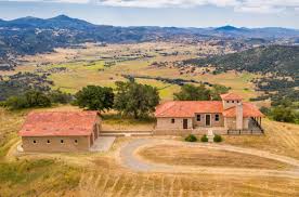 We know there is more to building a horse barn than filling a building with stalls. Horse Properties For Sale Ca Red Hawk Realty Horse Ranches