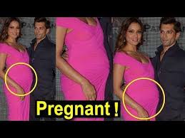 Bipasha Basu Is 6 Month Pregnant Finally Latest Celebritiesnews Celebrity Celebrities Celebritiesphotos Celebr Pregnant 6 Months Pregnant Bipasha Basu