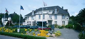 Schwimmbad Im Vordergrund Der Whirlpool Bild Von Hotel Landhaus An De Dun Sankt Peter Ording Tripadvisor