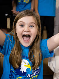 💙🐶💛 × Extra Wide = Friday vibes unlocked. Happy Family Weekend Bulldogs  • #FamilyWeekend #OneDog #WingateUniv