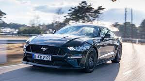 Explore the 2021 fastback and convertible mustang sports car range with the 2.3l high performance and 5.0l gt models. Ford Mustang Gt Facelift Im Fahrbericht 2018 Auto Motor Und Sport