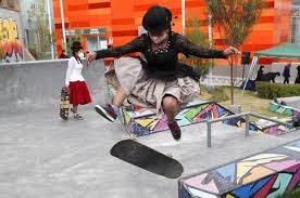 Meet hundreds of bolivian women seeking men for dating and marriage online ➤ compare the best online dating sites and pick the ideal one for you at interracialdatingapp.biz. Bolivian Women Skateboard In Aymara Garb To Showcase Culture The Mainichi