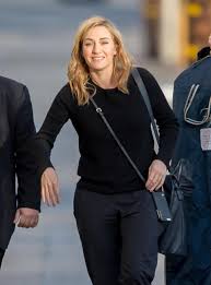 She is the recipient of an academy award, an emmy award, three golden globe awards and a grammy award. Kate Winslet Starportrat News Bilder Gala De