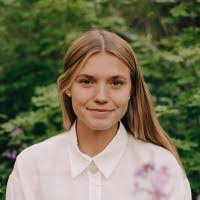 Lilly Robles's Instagram, Twitter & Facebook