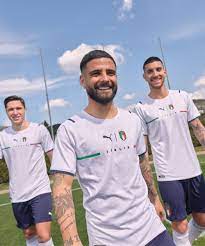 L'euro 2020 aura lieu en 2021 ! Puma Lance Les Maillots Exterieur De L Italie La Suisse L Autriche Et La Republique Tcheque