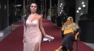 حلّت الممثلة المصرية رانيا يوسف ضيفةً في الحلقة الثانية من برنامج بنص الجمعة وخلال تواجد رانيا يوسف في استوديوهات صوت الحرية، نفت الأخبار الصحفية التي تتداول. Ø±Ø§Ù†ÙŠØ§ ÙŠÙˆØ³Ù ØªØ³Ø®Ø± Ø¨Ù„Ù‚Ø·Ø© Ù…Ù† ÙÙŠØ¯ÙŠÙˆ Ø§Ù„Ø±Ø§Ù‚ØµØ© Ù„ÙˆØ±Ø¯ÙŠØ§Ù†Ø§ ÙˆÙ…ØªØ§Ø¨Ø¹ Ø¨ØªÙ‚ÙˆÙ„ÙŠ Ù„Ù„ÙƒÙ„ Ø£Ù†Ùƒ Ø²ÙŠÙ‡Ø§ ØµÙˆØ±