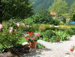 Von der bedarfsgerechten gartenplanung und gartengestaltung bis zum gartenbau. Blick Von Terrasse Auf Teich Und Garten Ferienhaus Mandl Pool Sauna Bei Zell Am See Maishofen Holidaycheck Salzburger Land Osterreich