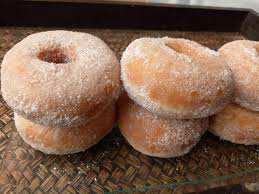 Belah donut sampai putus 2,sapu nutella seluruh belahan donut,tabur nestum,tutup. Food Lifestyle Education Parenting Diy Cararesepi