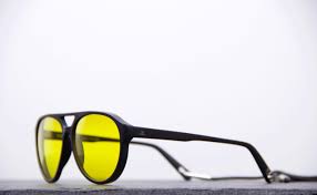 La conduite de nuit comporte des facteurs de risque qui lui sont propres. Zwiekszac Plukac Gardlo Krawedz Lunette De Soleil Avec Verre Jaune Amazon Crisisresiliencesurvival Com