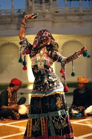 She has mastered the control of belly movements for traditional belly dancing extremely well and works very much int time with the beats played. Pin By Silvia Aparejos On Photography Indian Dance Traditional Dance Indian