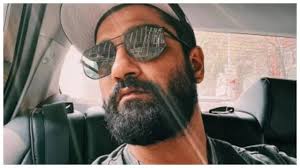Vicky kaushal flaunts his full-grown thick beard in 'carfie' | Hindi Movie  News - Times of India