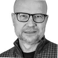 Edward Chmiel's Instagram, Twitter & Facebook