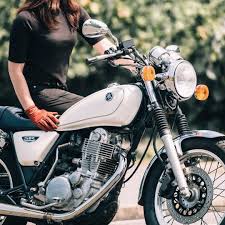 onatu on instagram 海外風のレタッチを模索しています photoretouching colors singleroadsports sr400 sr女子 yamaha bike bikegirl motorcycle バイクが バイク 女子 バイク 写真 カフェレーサー