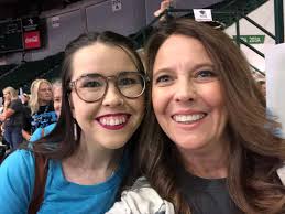 stacey vandergriff (@MrsGriff75)