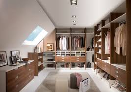 Offener Kleiderschrank 39 Beispiele Wie Der Kleiderschrank Ohne Turen Modern Und Funktional Vorkommt Fresh Ideen Fur Das Interieur Dekoration Und Landscha Kleiderschrank Ohne Turen Begehbarer Kleiderschrank Schrankumbau
