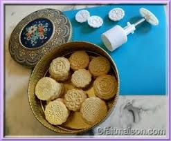 Petits Sables Asiatiques Avec Emporte Piece A Poussoir Mooncake Biscuits Sables Sables Biscuits