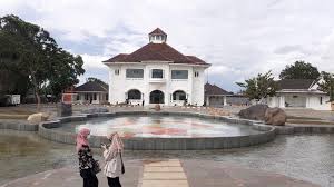 Untuk menikmati sejarah yang terletak di gedung ini anda cukup membayar biaya tiket masuk sebesar rp 2.000,00. Wajah Baru Gedung Juang 45 Tambun Jadi Objek Wisata Baru Warga Kabupaten Bekasi Warta Kota
