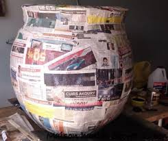 Chaudron Geant En Papier Mache Maison Illuminee Secret Queen Deco Halloween Maison Decoration Halloween Diy Halloween