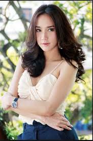2521) ชื่อเล่น อั้ม เป็นนักแสดง นางแบบ หญิง ชาวไทย เข้าสู่วงการบันเทิงเมื่อปี พ.ศ. à¸­ à¸¡ à¸ž à¸Šà¸£à¸²à¸ à¸² à¹„à¸Šà¸¢à¹€à¸Š à¸­ Beitrage Facebook