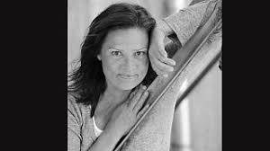 It started operating on 1 april 1971 as br's third radio channel. Unendlich Traurig Swr3 Team Und Fans Trauern Um Steffi Tucking Euronews