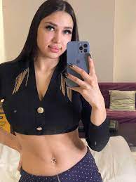 Mirror selfie : r/croptopgirls