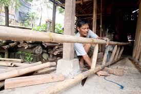 Gambar yang berhubungan dengan kerajinan kursi dari bambu disediakan gratis oleh torajalutaresort. Infopublik Membuat Tangga Dari Bambu
