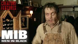 The Agents Try To Capture The Bug | Men In Black | Creature Features