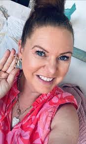 Erica Dill's Instagram, Twitter & Facebook