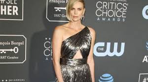 Check spelling or type a new query. Charlize Theron Knutsch Session Mit Sich Selbst