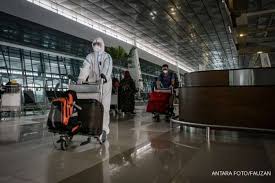 Maybe you would like to learn more about one of these? Wna Dan Wni Yang Datang Dari Luar Negeri Di Bandara Soetta Wajib Karantina 8 Hari