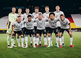 Bis lehrer konrad koch seinen schülern einen der fußballvater konrad koch brachte 1874 den fußball nach deutschland. Auf Geht 39 S Fussball Deutschland