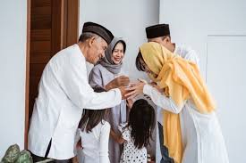 Kepada yang di atas sana permohonan tinggi mengalun laksana air yang jernih membersihkan noda. 30 Contoh Kata Kata Minta Maaf Kepada Orangtua Saat Lebaran