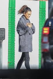 Miléna márkovna kúnis) to a jewish family in chernivtsi, ukraine, ussr (now independent ukraine). Mila Kunis Out In Beverly Hills 02 06 2020 Celebmafia
